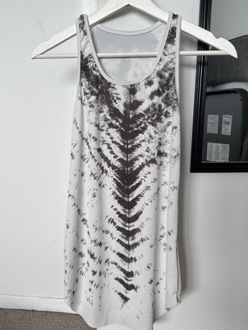 Ribbed Tank Top with Black SpineAccent